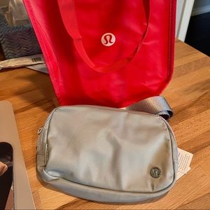 SOLD -  NWT lululemon Everywhere Belt Bag (Silver Drop)